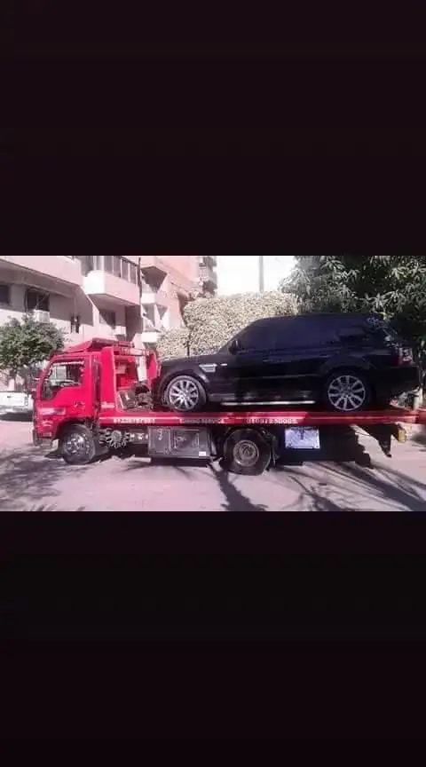 سطحة هيدروليكية تسحب سيارة عائلية في الجلالة صورة 2